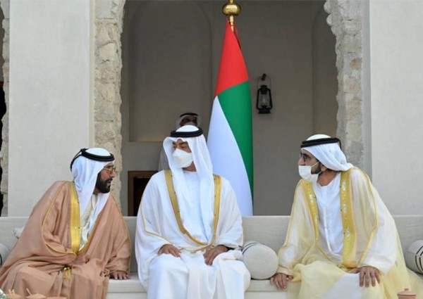 وسط حضور عدد من المسؤولين .. شاهد: احتفال ولي عهد أبوظبي بزفاف نجله الشيخ حمدان