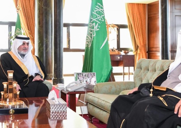 امير تبوك يلتقي مدير فرع الشؤون الإسلامية بالمنطقة