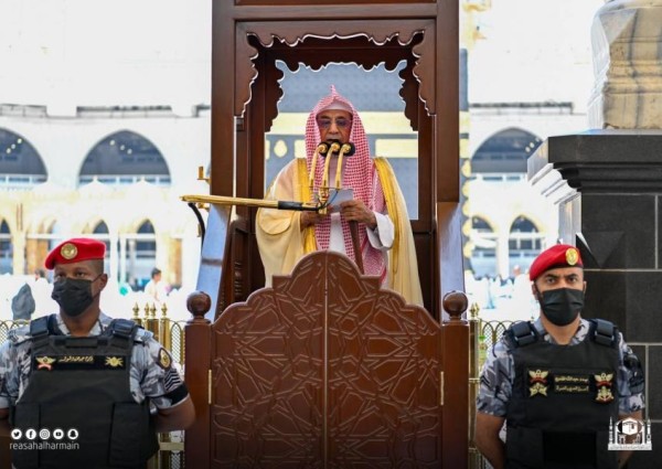خطيب المسجد الحرام في خطبة الجمعة: الدنيا دار العمل والآخرة دار الجزاء فمن لم يعمل هنا ندم هناك