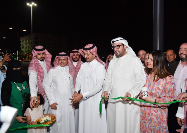 وكيل إمارة جازان للتنمية الدكتور ” البناوي” يفتتح اول فرع للعلامة التجارية العالمية ستاربكس في جيزان