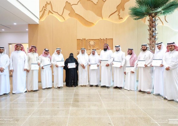 هيئة التراث تكرم عدد من المواطنين نظير جهودهم من خلال تقديم بلاغات ساعدت في اكتشاف مواقع أثرية