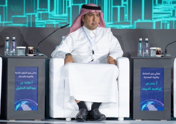 الحقيل: 370 خدمة رقمية تقدمها “البلدية والإسكان” تخدم أكثر من 10 ملايين مستخدم