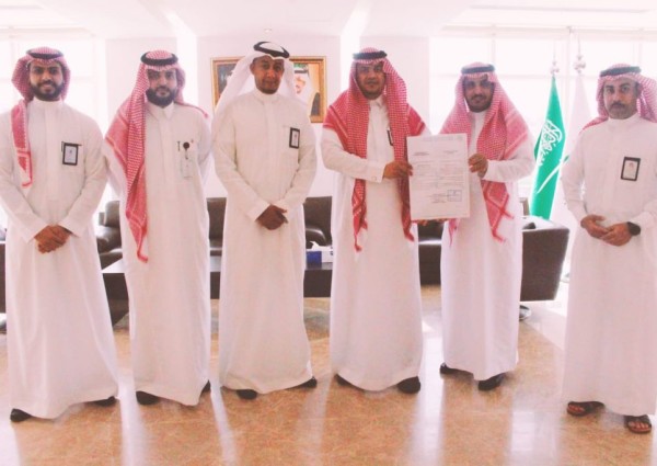 الشهراني يكرّم منسوبي مختبر وبنك الدم الإقليمي لحصولهم على شهادة الممارسة الجيدة
