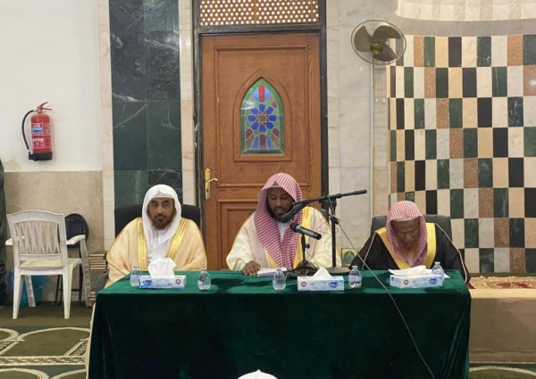 بحضور تجاوز الـ ٥٣٢ حاضرًا الشؤون الإسلامية بجازان تواصل تنفيذ الندوات ” خطر التنظيمات الإرهابية “