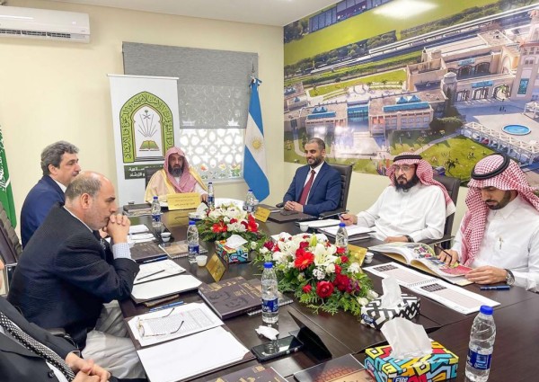 نيابة عن وزير الشؤون الإسلامية .. وكيل الإسلامية يرأس اجتماع المجلس الأعلى لأمناء مركز الملك فهد بالأرجنتين