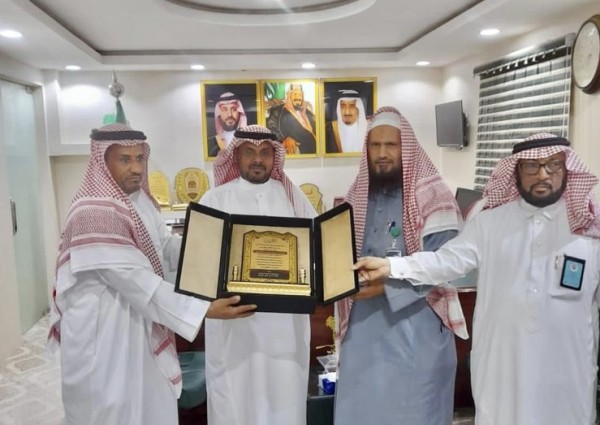 شيخ قرية السلامة السفلى وبعض الاهالي يشكرون  رئيس مركز العالية..