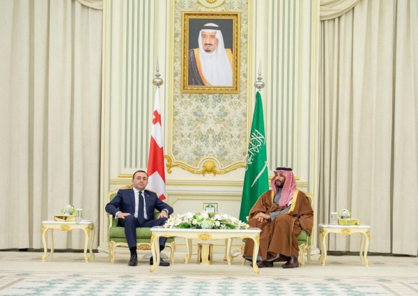 جريت له مراسم استقبال رسمية .. سمو ولي العهد يستقبل رئيس وزراء جورجيا