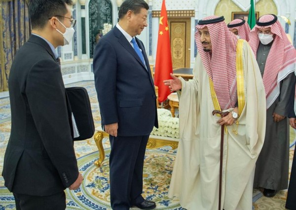 خادم الحرمين يستقبل الرئيس الصيني بحضور ولي العهد 