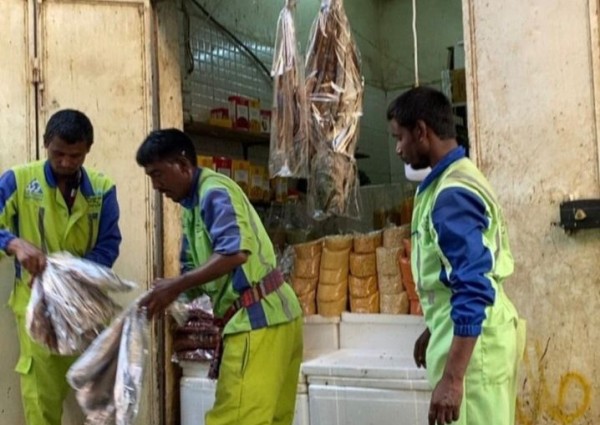 بلديات مكة تتعقب الباعة الجائلين وتضبط أكثر من 4 طن لحوم وأغذية مجهولة المصدر