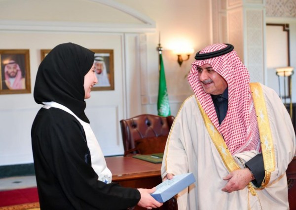 أمير تبوك يكرم طلاب وطالبات مدراس الملك عبدالعزيز بالمنطقة الحاصلين على المراكز الأولى في المسابقات المحلية والعالمية