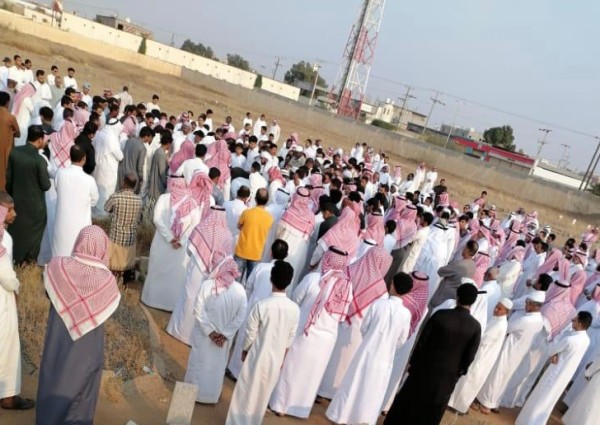 جموع غفيرة تشيع العم مشاري آل خيرات