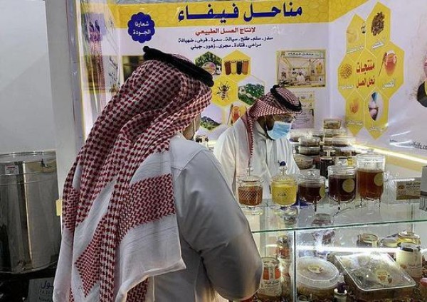 وسط إقبال واسع وكثيف من الزوار والمتسوقين .. مهرجان عسل جازان الثامن يواصل فعالياته المتنوعة والمشوقة لليوم الخامس