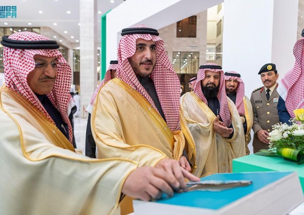 منها 7 مشاريع خدمية وتعليمية تتجاوز قيمتها 400 مليون ريال .. سمو أمير الجوف يدشن مشاريع تنموية وتقنية بجامعة الجوف