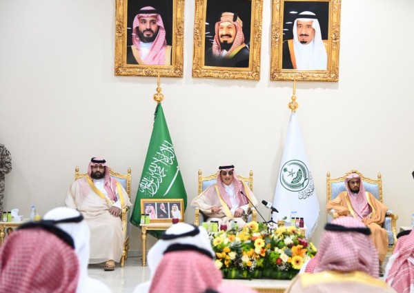 سموُّ أميرِ جازان يلتقي مشايخَ وأهالي العيدابي