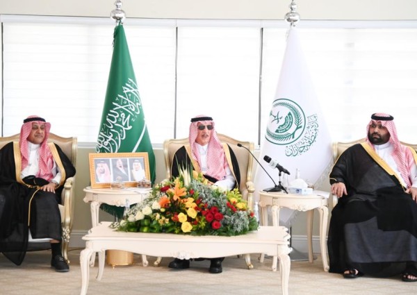 سمو أمير جازان يلتقي عددًا من مشايخ وأهالي محافظة بيش