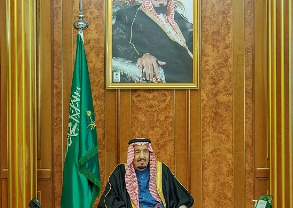 أمام خادم الحرمين الشريفين.. السفراء المعينون حديثاً لدى عدد من الدول الشقيقة والصديقة يؤدون القسم