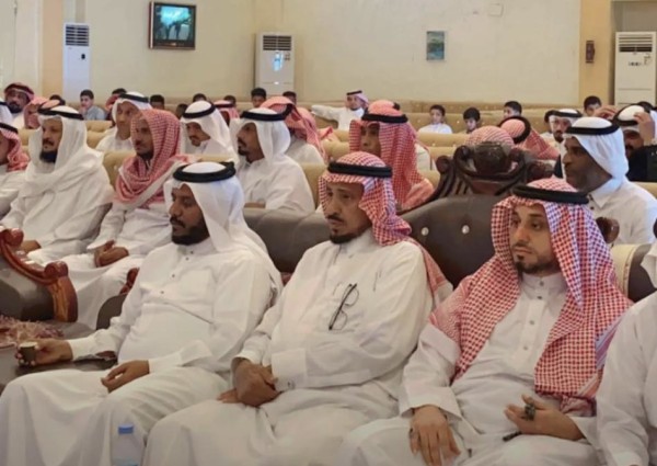 مدرسة الامام علي بن ابي طالب بالعالية تحتفي بتقاعد المعلم فهد الصم