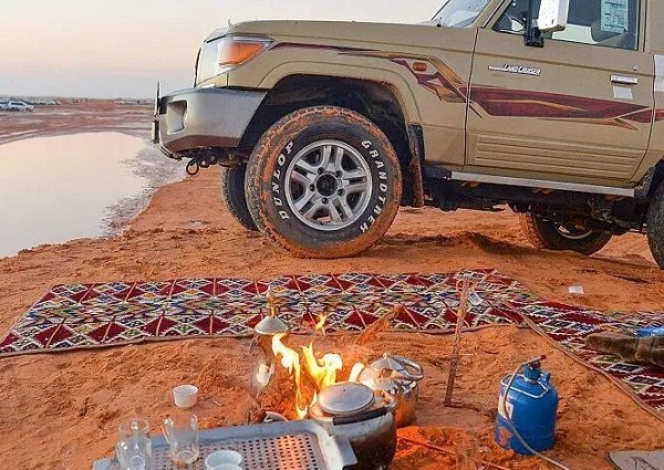 ازدانت بعد الأمطار الأخيرة.. براري وفياض القصيم تجذب عشاق الرحلات والتنزه