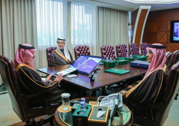 أمير الشرقية يتسلم تقريراً من التجمع الصحي الأول بالمنطقة