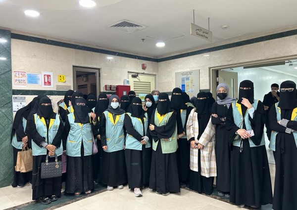 فريق همسات الثقافي  يختتم مبادرة ٨٠٠ هدية ارسم السعادة على وجوه المرضى