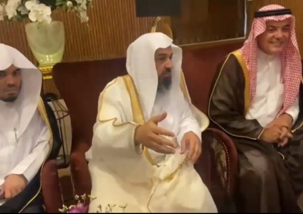 بالفيديو.. وكيل “الشؤون الإسلامية” يعلن بتكفل الوزير “آل الشيخ” بجائزة مالية لطفلة تايلندية معاقة مشاركة في مسابقة السنة النبوية