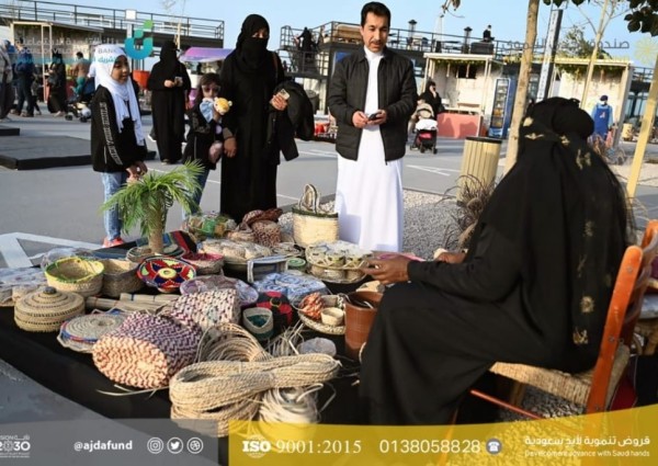 الأسر المنتجة بجمعية البر بالشرقية تقدم منتجات وطنية احتفالا بالتأسيس