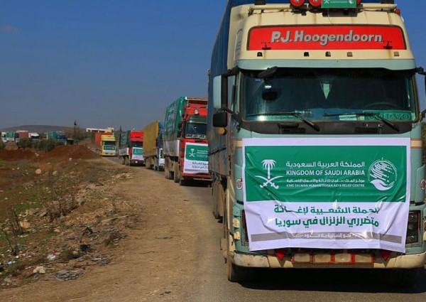 عبور 22 شاحنة إغاثية منفذ باب الهوى تحمل مواد إغاثية متنوعة مقدمة من مركز الملك سلمان للإغاثة لتوزيعها في المناطق السورية المتضررة من الزلزال
