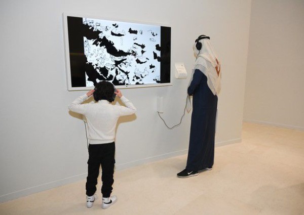 فنانين ينثرون مشاركتهم في معرض من الإرض” الذي يقيمه مركز “إثراء”