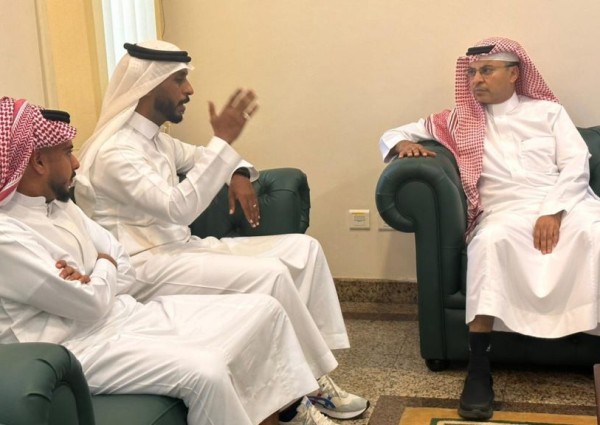 إدارة فريق نتراحم التطوعي بجازان يزور مدير عام فرع وزارة الموارد البشرية