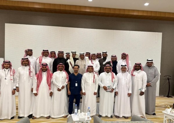 مساعد مدير صحة جازان للخدمات الطبية المساعدة يكرم المتميزين في برنامج تجربة المريض في أقسام الأشعة بصحة جازان لعام 2022