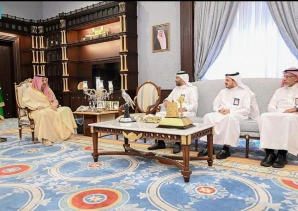 سمو الأمير حسام بن سعود يستقبل مدير صحة الباحة والرئيس التنفيذي للتجمع الصحي بالمنطقة