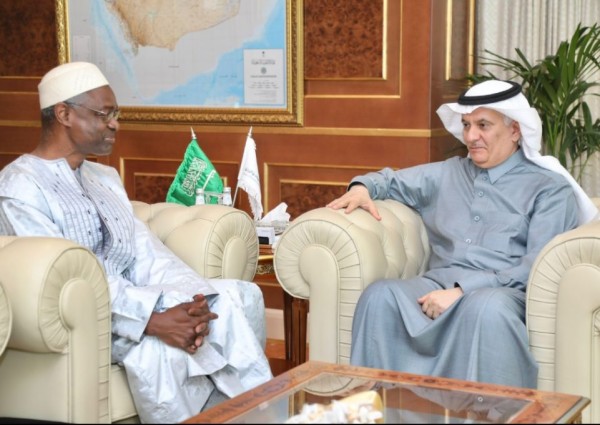 “الفضلي” يبحث مع أمين اتفاقية مكافحة التصحر ترتيبات استضافة المملكة  “مؤتمر الأطراف “COP16 العام المقبل