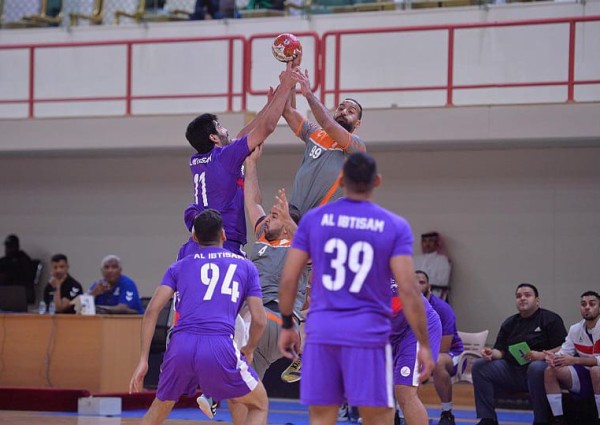 النور ومضر والخليج يواصلون صدارة ممتاز اليد بعد الجولة الـ 13