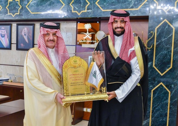 أمير الشرقية يستقبل المشرف على بطولة الصقور بالدمام