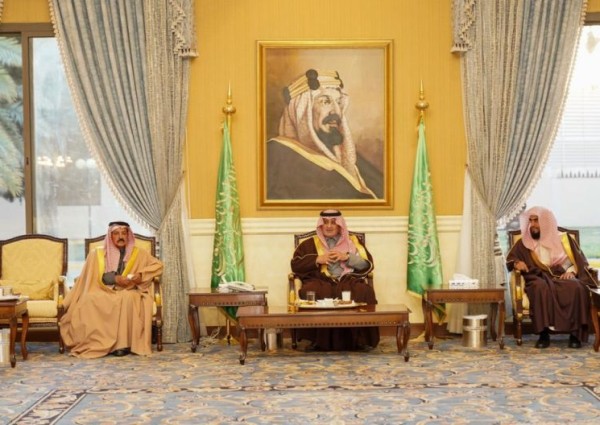 أمير تبوك يستقبل المواطنين في اللقاء الأسبوعي