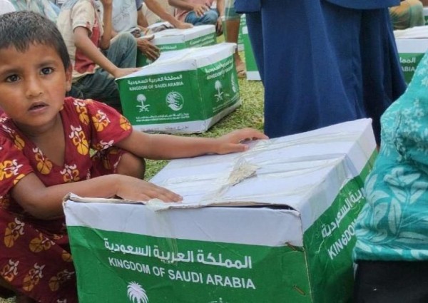 مركز الملك سلمان للإغاثة يوزع 12 طنا من السلال الغذائية في عدة مناطق بجمهورية بنجلاديش