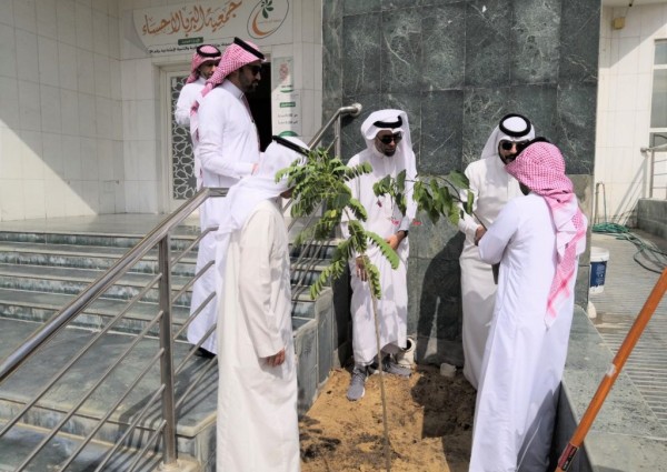 أمين عام جمعية البر بالاحساء يشارك منسوبي الجمعية في فعاليات أسبوع البيئة تحت شعار ” بيئتك تعرفك “