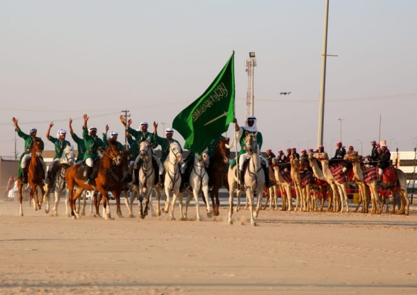بالصور.. ترقيص الخيل ورمي الرمح والتقاط الأوتاد يمتعان زوار سفاري بقيق