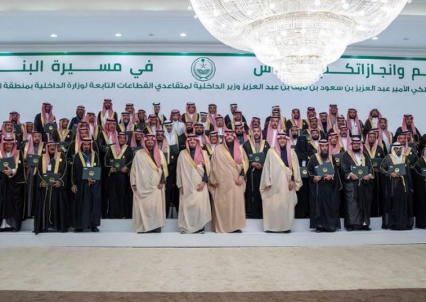 سمو الأمير عبدالعزيز بن سعود يصل عرعر ويلتقي بعدد من المواطنين ومتقاعدي قطاعات الداخلية بمنطقة الحدود الشمالية