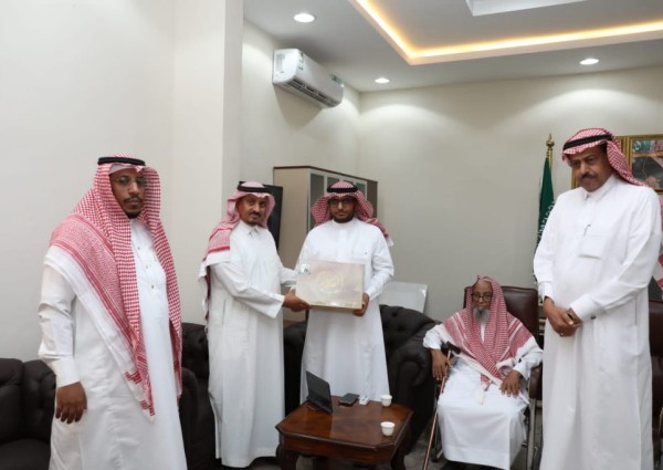 محافظ صامطة المكلف يفعل مبادرة الإفتاء والفئة الغالية