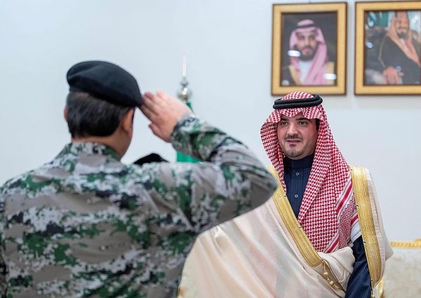 وزير الداخلية يتابع سير العمل في منفذ جديدة عرعر الحدودي بالحدود الشمالية