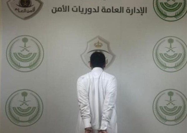 القبض على مواطن قام بالسطو على مجمع تجاري وإلحاق الضرر بصناديق المحاسبة الخاصة به بالرياض