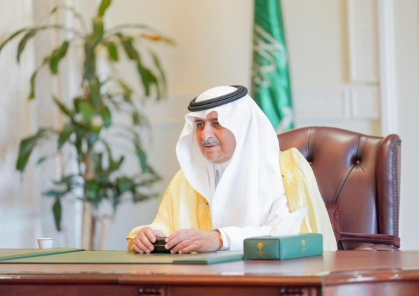 أمير منطقة تبوك  يستقبل وكلاء ومنسوبي الإمارة بمناسبة عيد الفطر المبارك