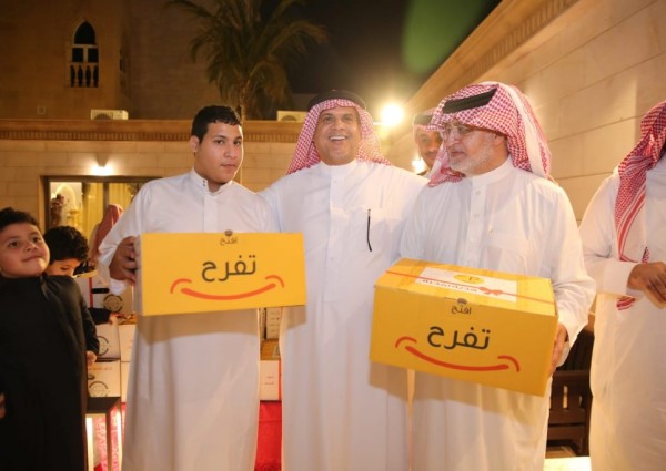 أبناء (البر) يُطلُّون من نوافذ الخير في مبادرة الإفطار الجماعي بديوانية العتيبي