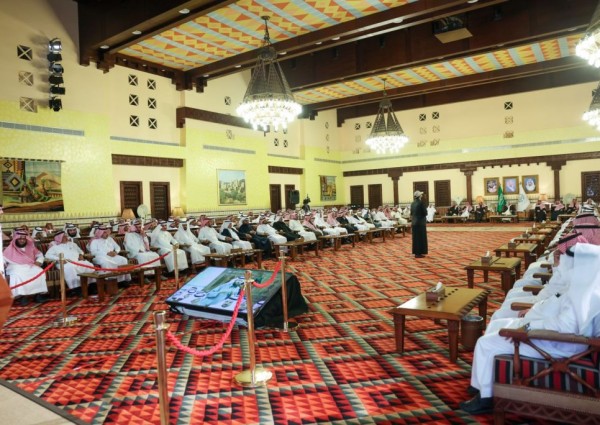 أمير عسير يلتقي مشايخ ونواب قبائل منطقة عسير بالصالة الملكية بأبها