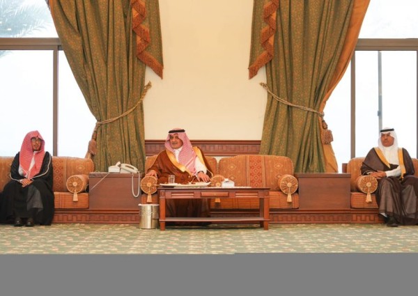 أمير تبوك يلتقي أهالي محافظة أملج