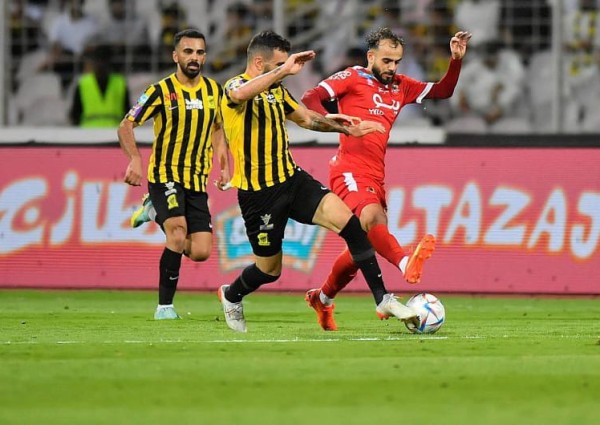 الاتحاد يُحكم قبضته على صدارة دوري روشن السعودي بفوزه على الوحدة