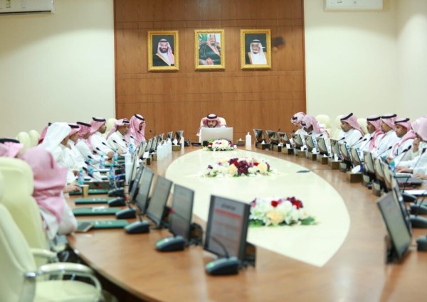 برئاسة مدير التعليم بمحافظة المجمعة .. المجلس التعليمي يعقد اجتماعه الأول للعام الدراسي 1444هـ