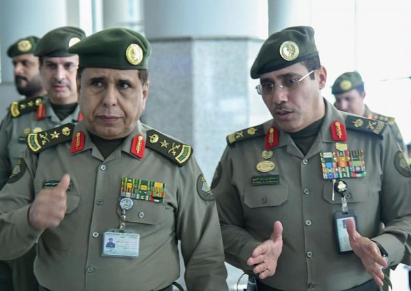 مدير عام الجوازات يتفقد صالات العمرة بمطار الملك عبدالعزيز الدولي