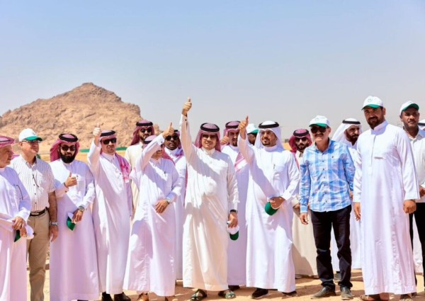 فرع وزارة البيئة بحائل ومركز البذور يقيمان اليوم الحقلي بعنوان حصاد القمح